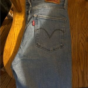 Women’s Levi’s jeans